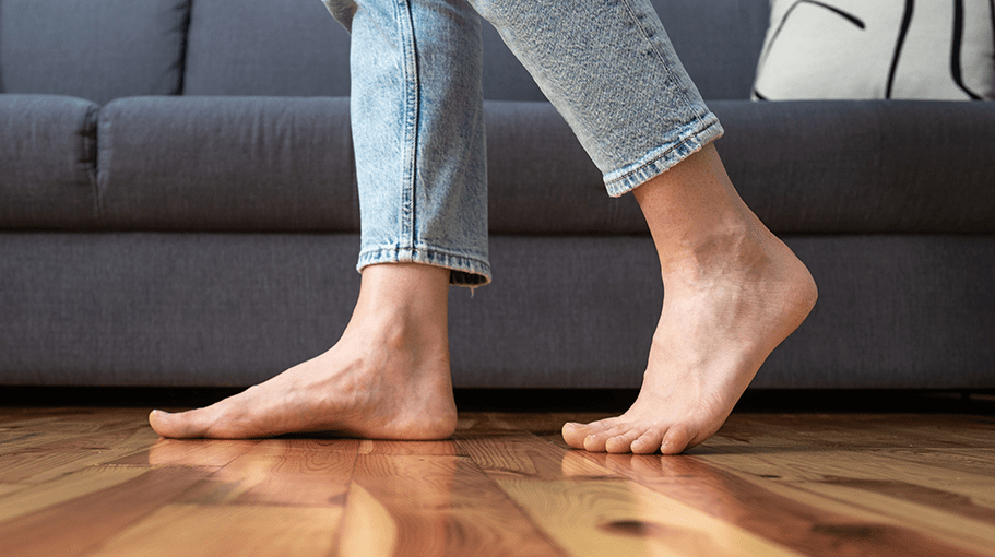 Neuropathy, common foot problems, Pain in the foot of the elderly.Symptoms of peripheral neuropathy.Most symptoms are numbness in the fingertips and foot.